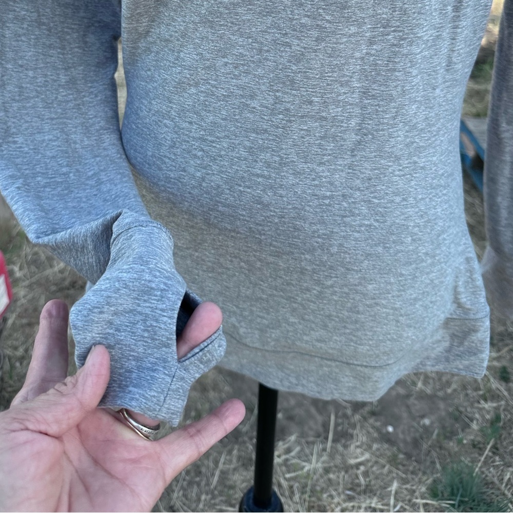 Lululemon Athletica Women’s Gray V-Neck Women's Top - Picture 2 of 5